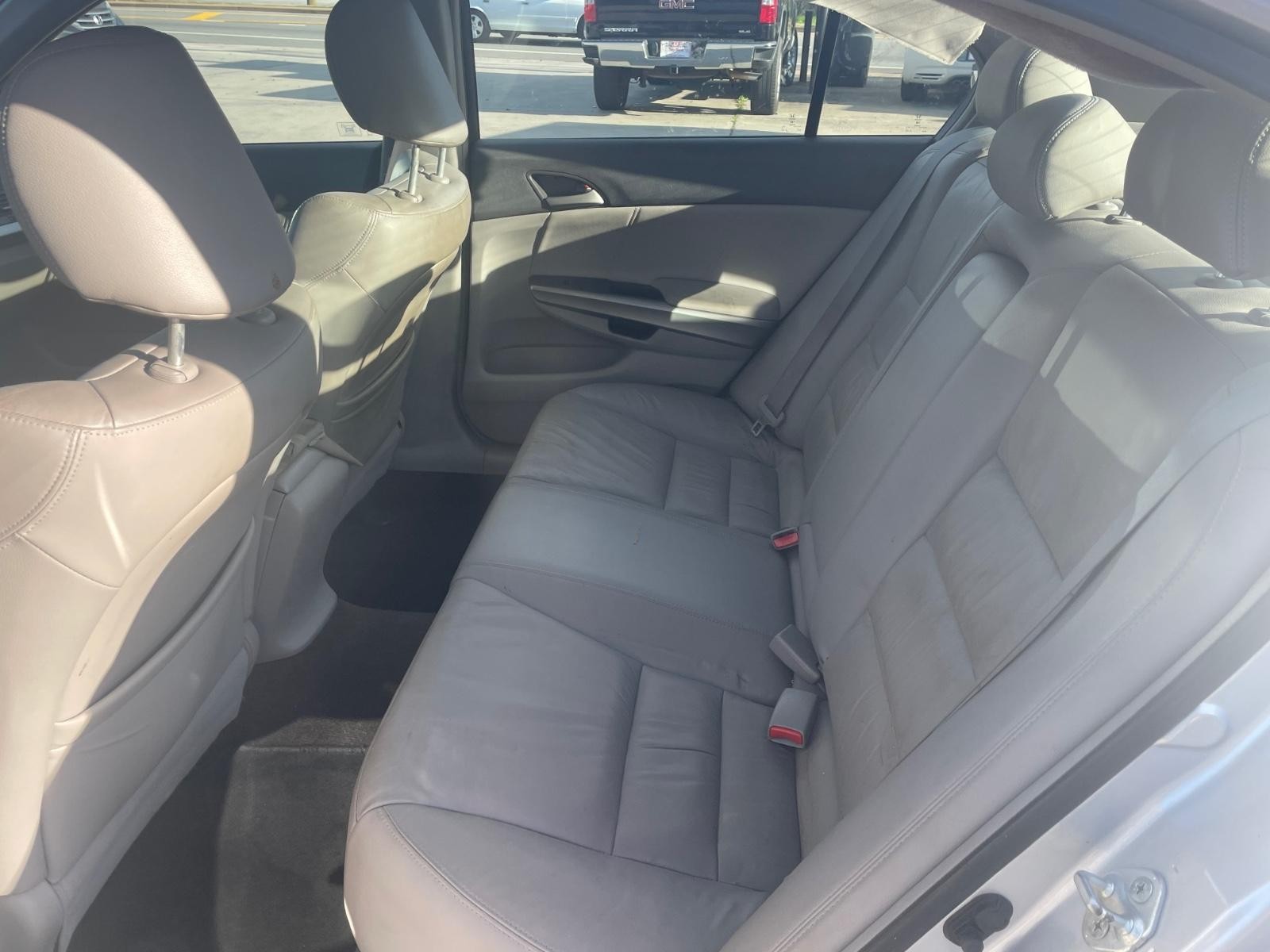 Honda Accord Sedan Vehicle Full-screen Gallery Image 12