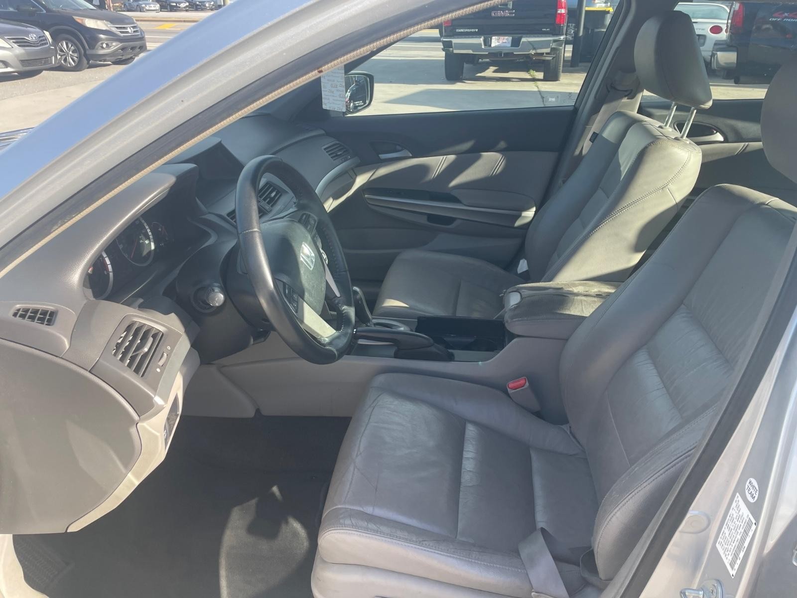 Honda Accord Sedan Vehicle Full-screen Gallery Image 15