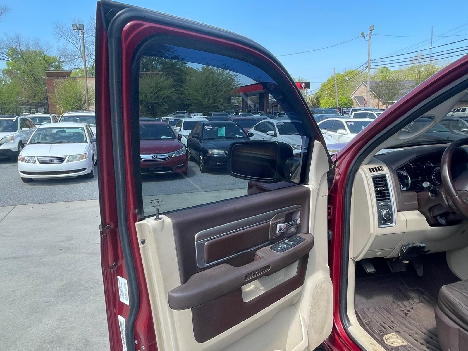 Ram 1500 Vehicle Full-screen Gallery Image 12