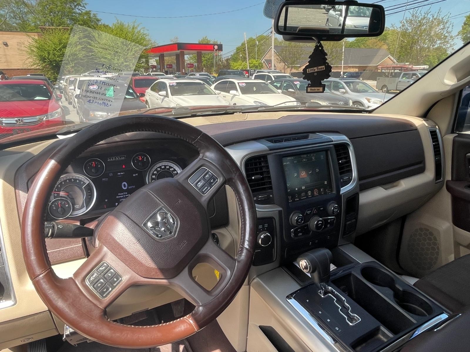 Ram 1500 Vehicle Full-screen Gallery Image 14