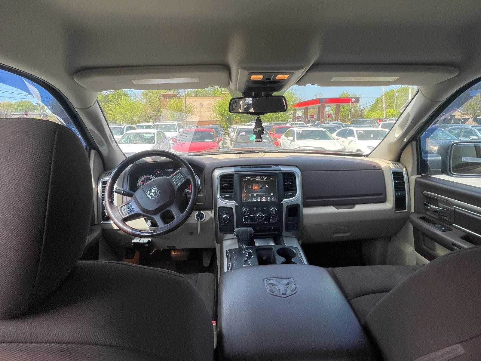 Ram 1500 Vehicle Full-screen Gallery Image 17