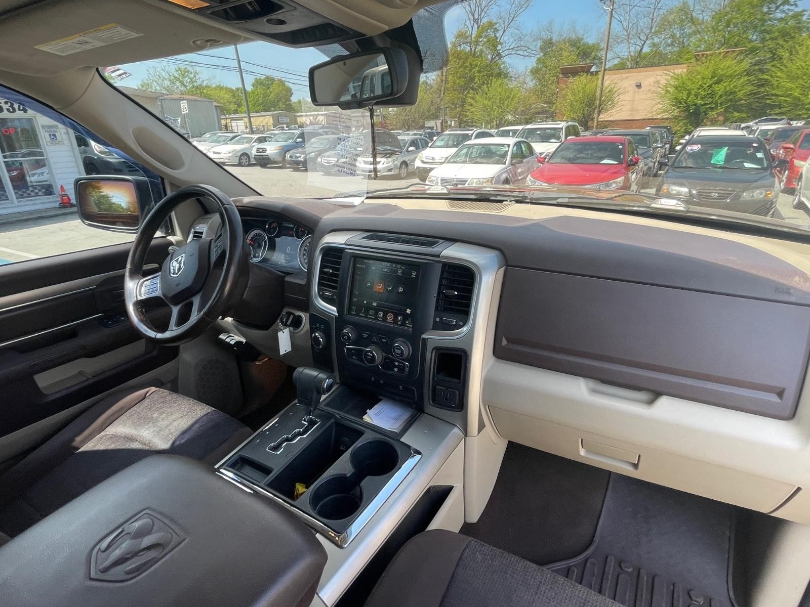 Ram 1500 Vehicle Full-screen Gallery Image 21