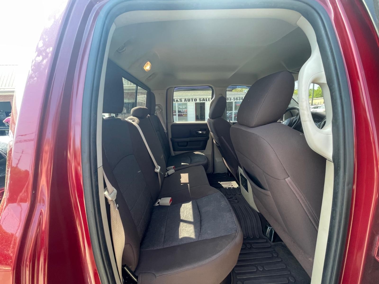 Ram 1500 Vehicle Full-screen Gallery Image 23