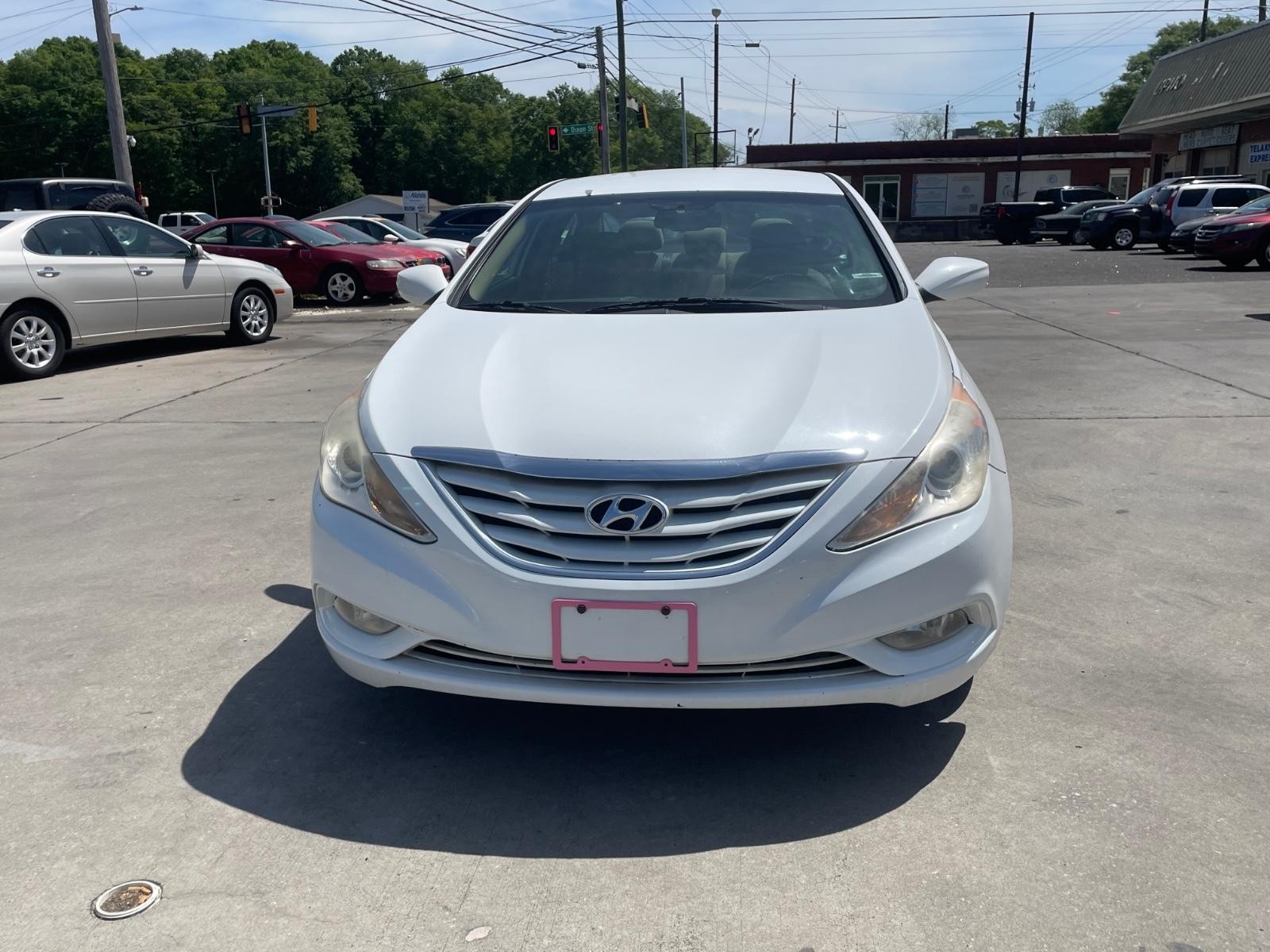 Hyundai Sonata Vehicle Full-screen Gallery Image 2