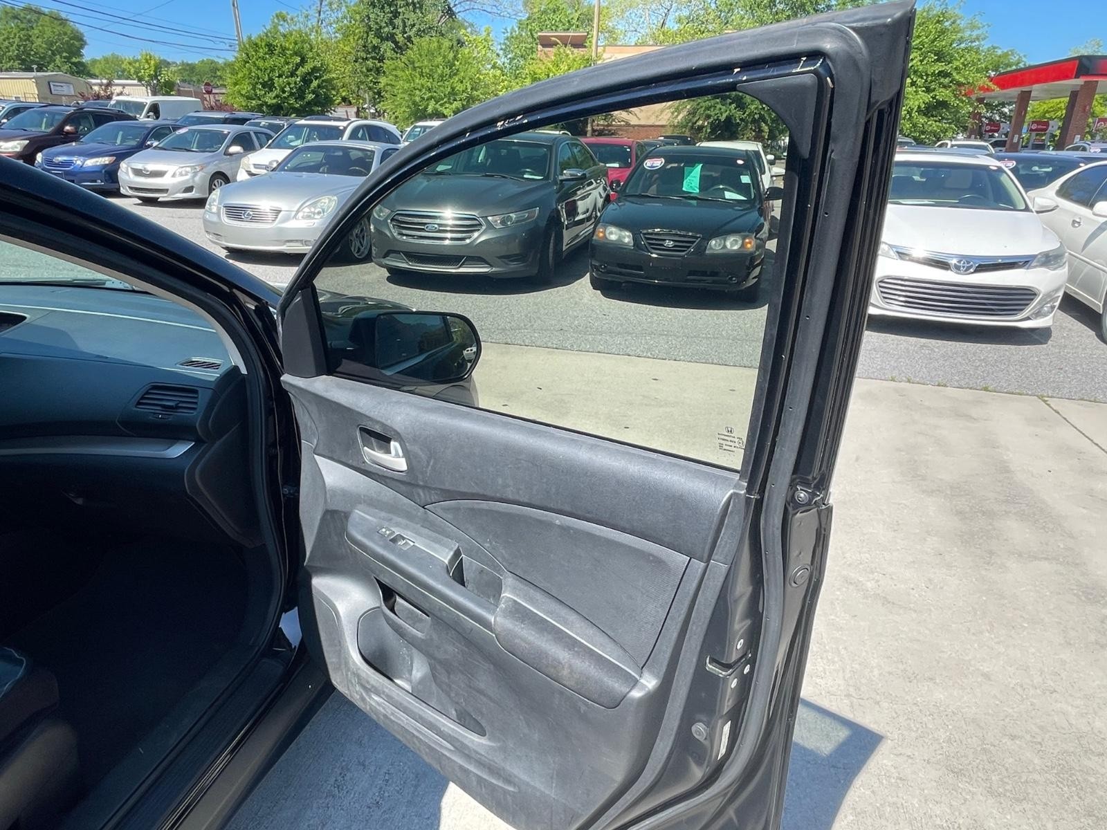 Honda CR-V Vehicle Full-screen Gallery Image 5