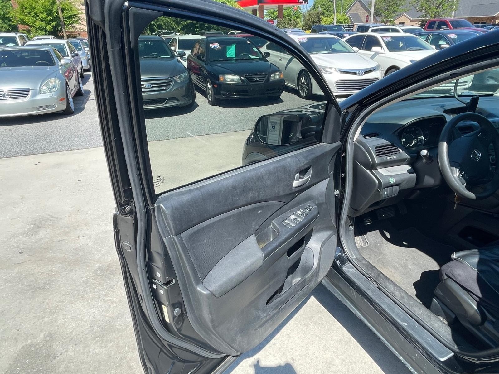 Honda CR-V Vehicle Full-screen Gallery Image 15