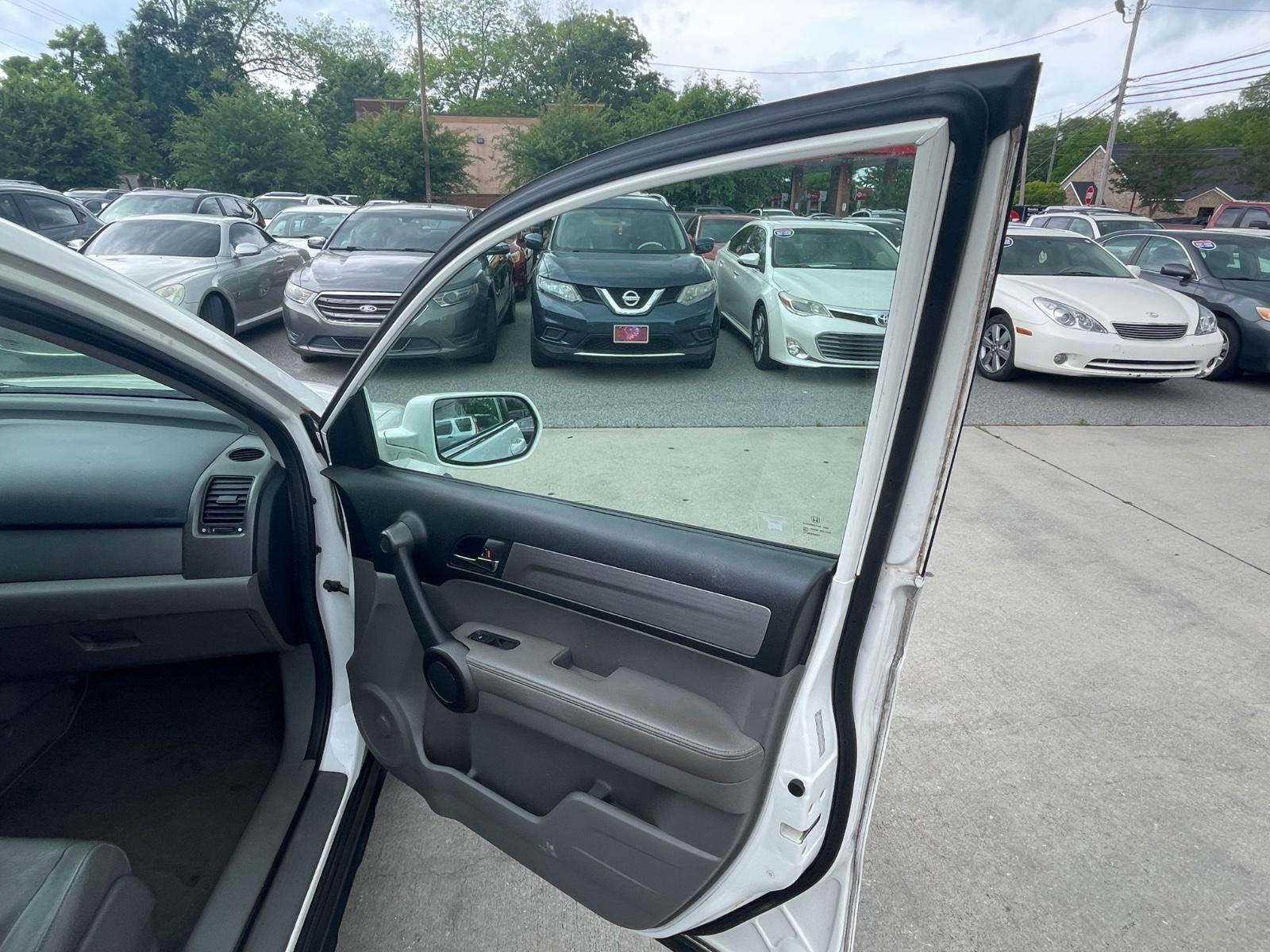 Honda CR-V Vehicle Full-screen Gallery Image 6