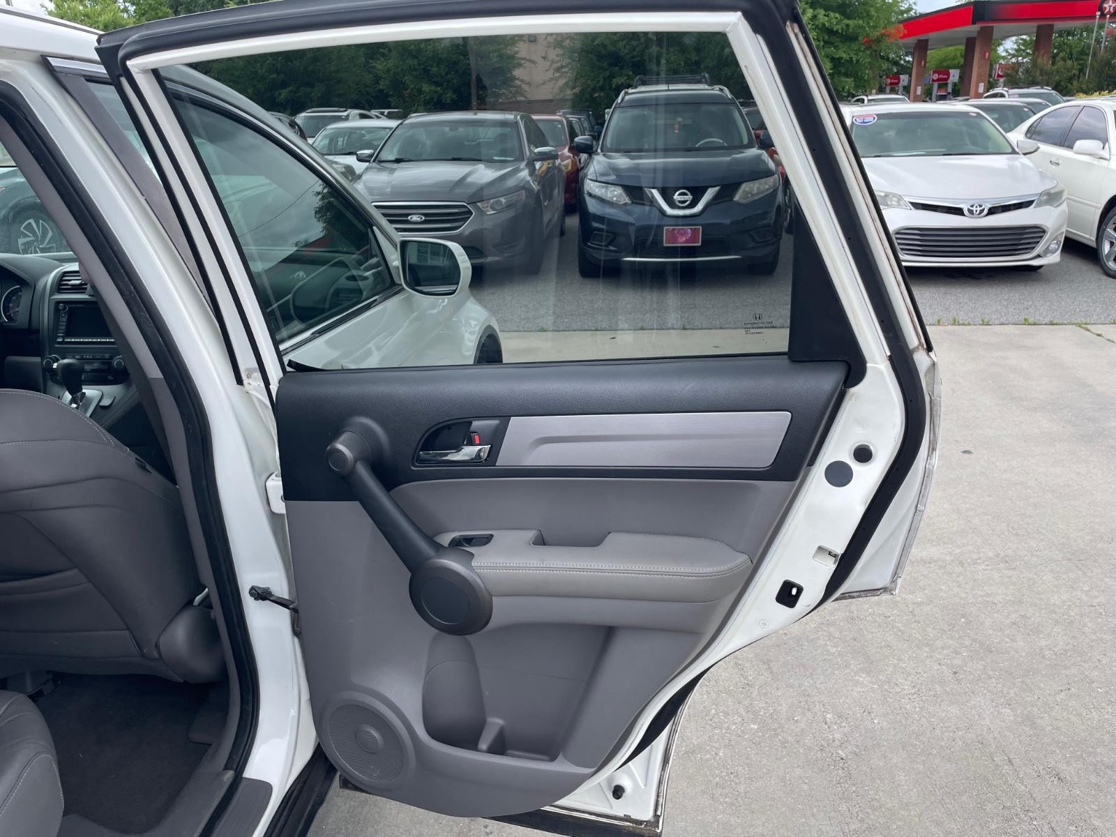 Honda CR-V Vehicle Full-screen Gallery Image 8