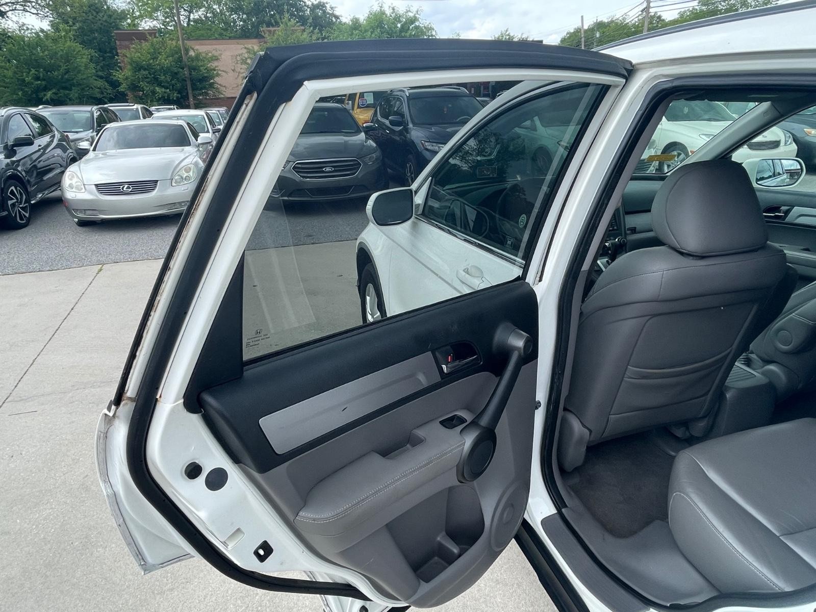 Honda CR-V Vehicle Full-screen Gallery Image 11