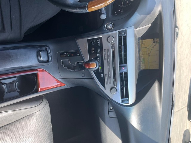 Lexus RX 350 Vehicle Full-screen Gallery Image 8