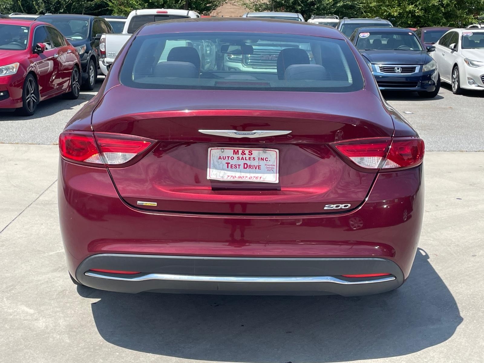 Chrysler 200 Vehicle Full-screen Gallery Image 4