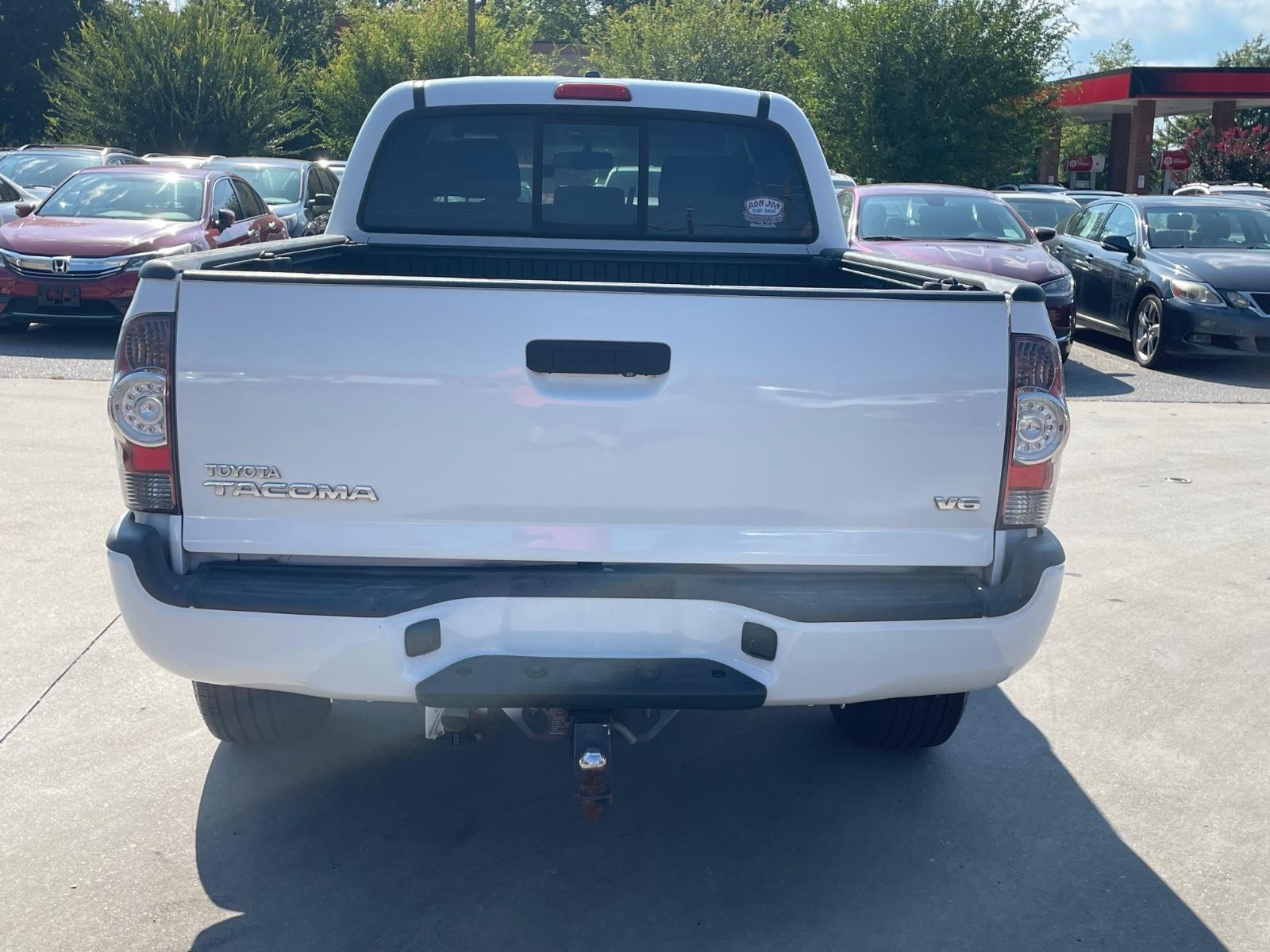 Toyota Tacoma 4WD Vehicle Full-screen Gallery Image 3