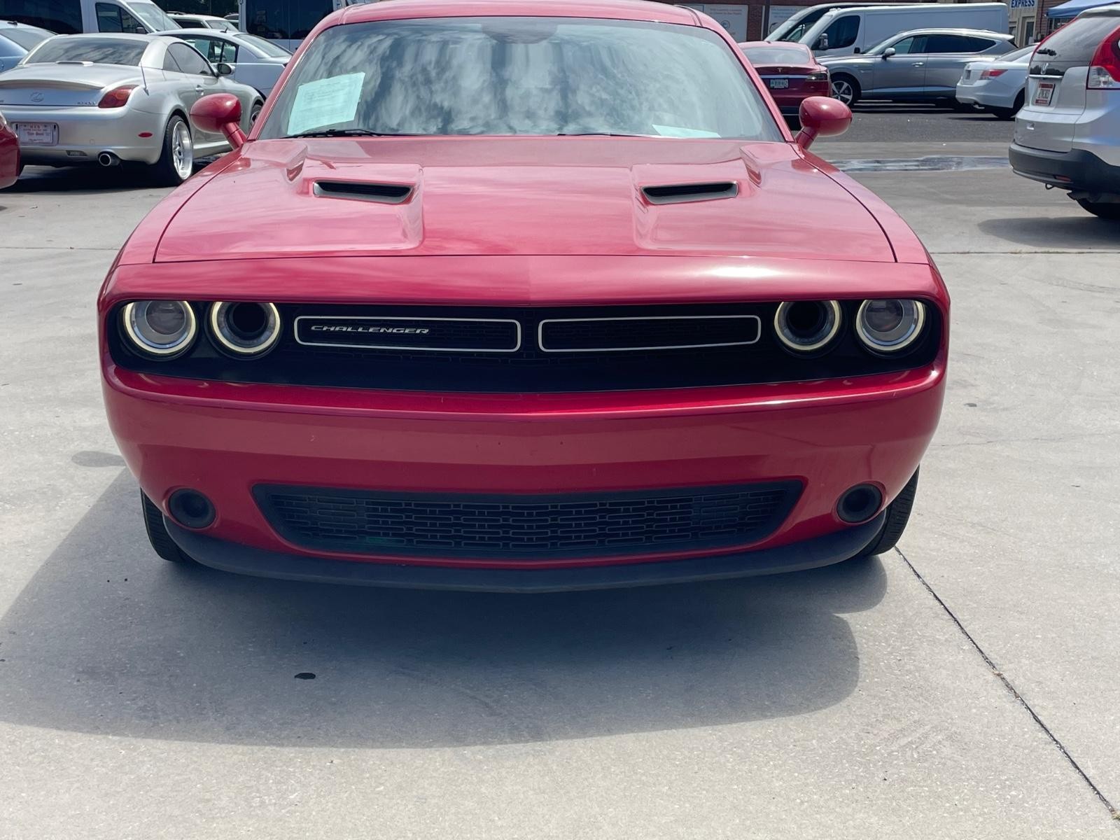 Dodge Challenger Vehicle Full-screen Gallery Image 2
