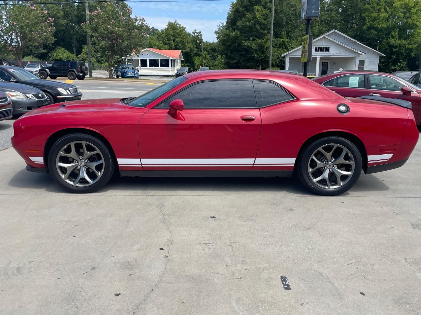 Dodge Challenger Vehicle Full-screen Gallery Image 3