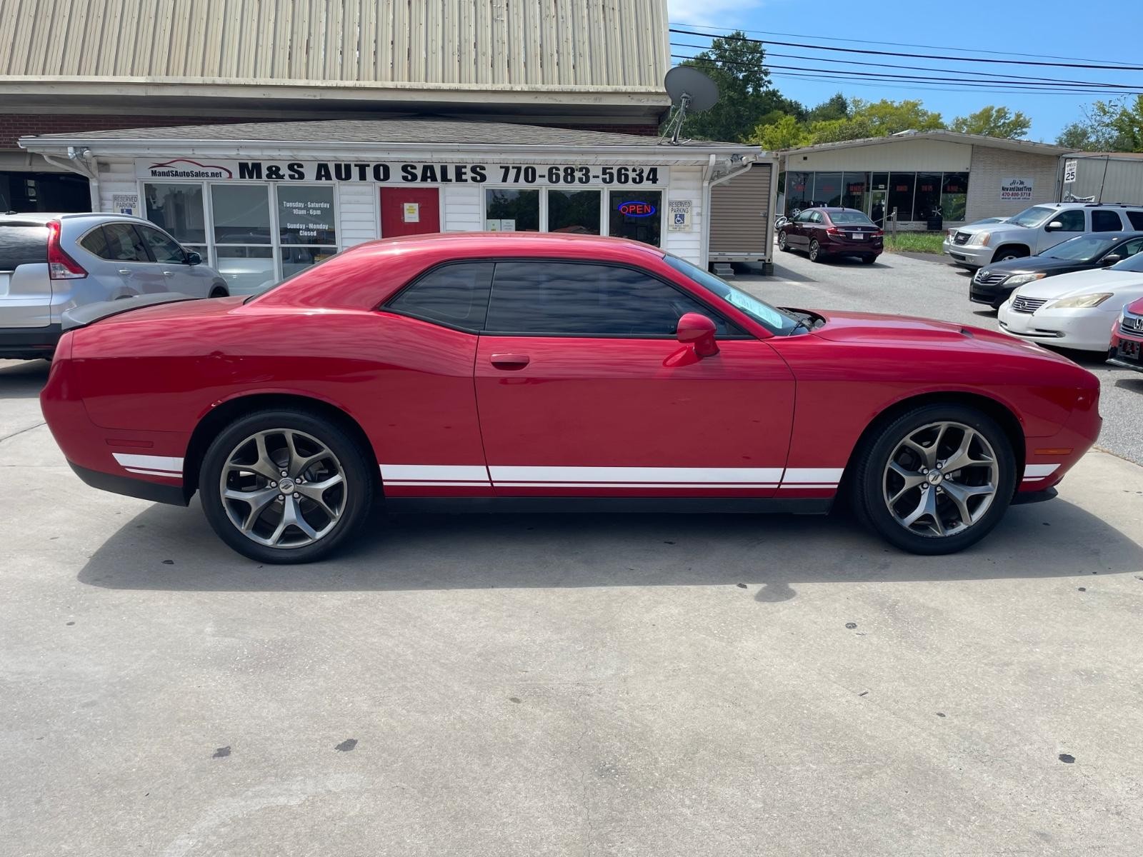 Dodge Challenger Vehicle Full-screen Gallery Image 4