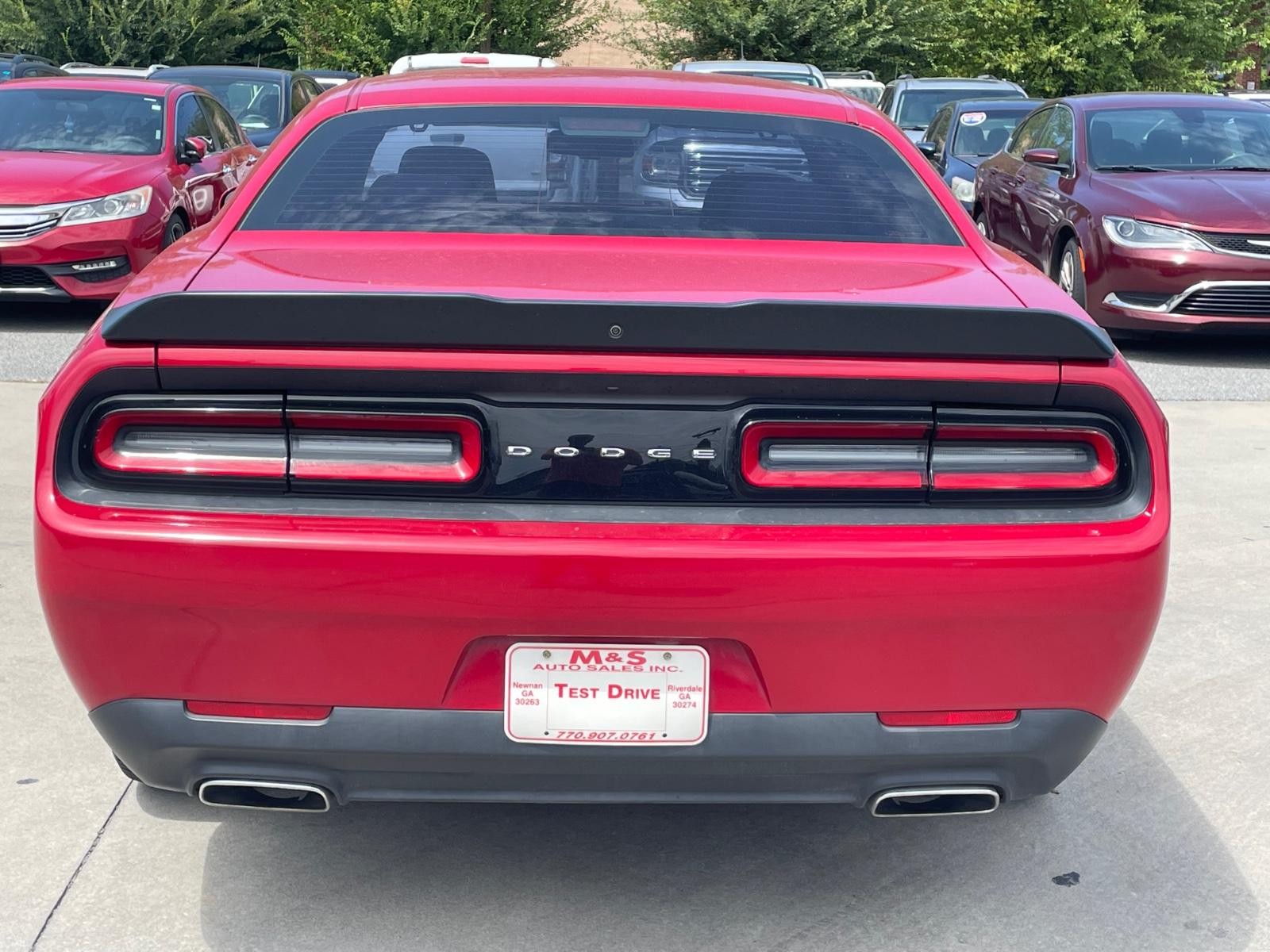 Dodge Challenger Vehicle Full-screen Gallery Image 5