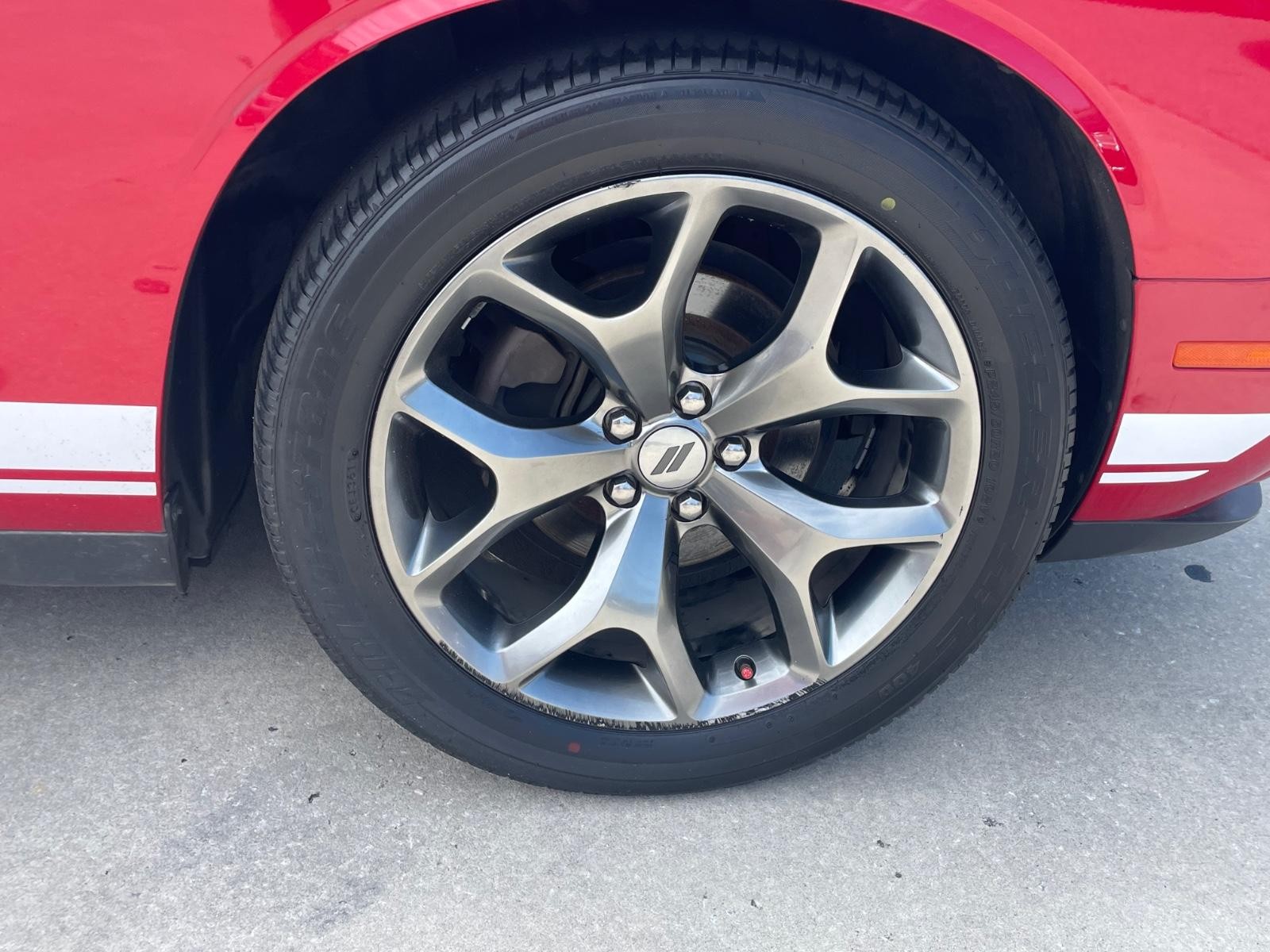 Dodge Challenger Vehicle Full-screen Gallery Image 6