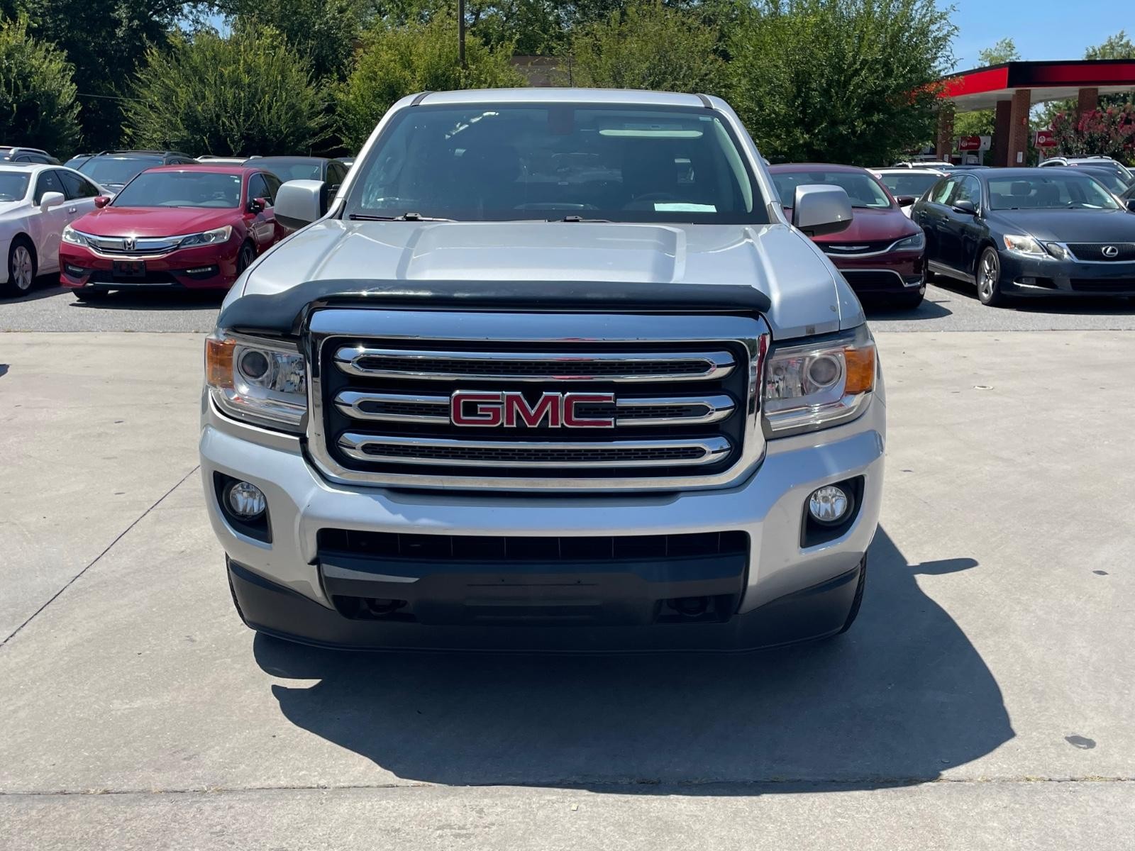 GMC Canyon Vehicle Full-screen Gallery Image 2