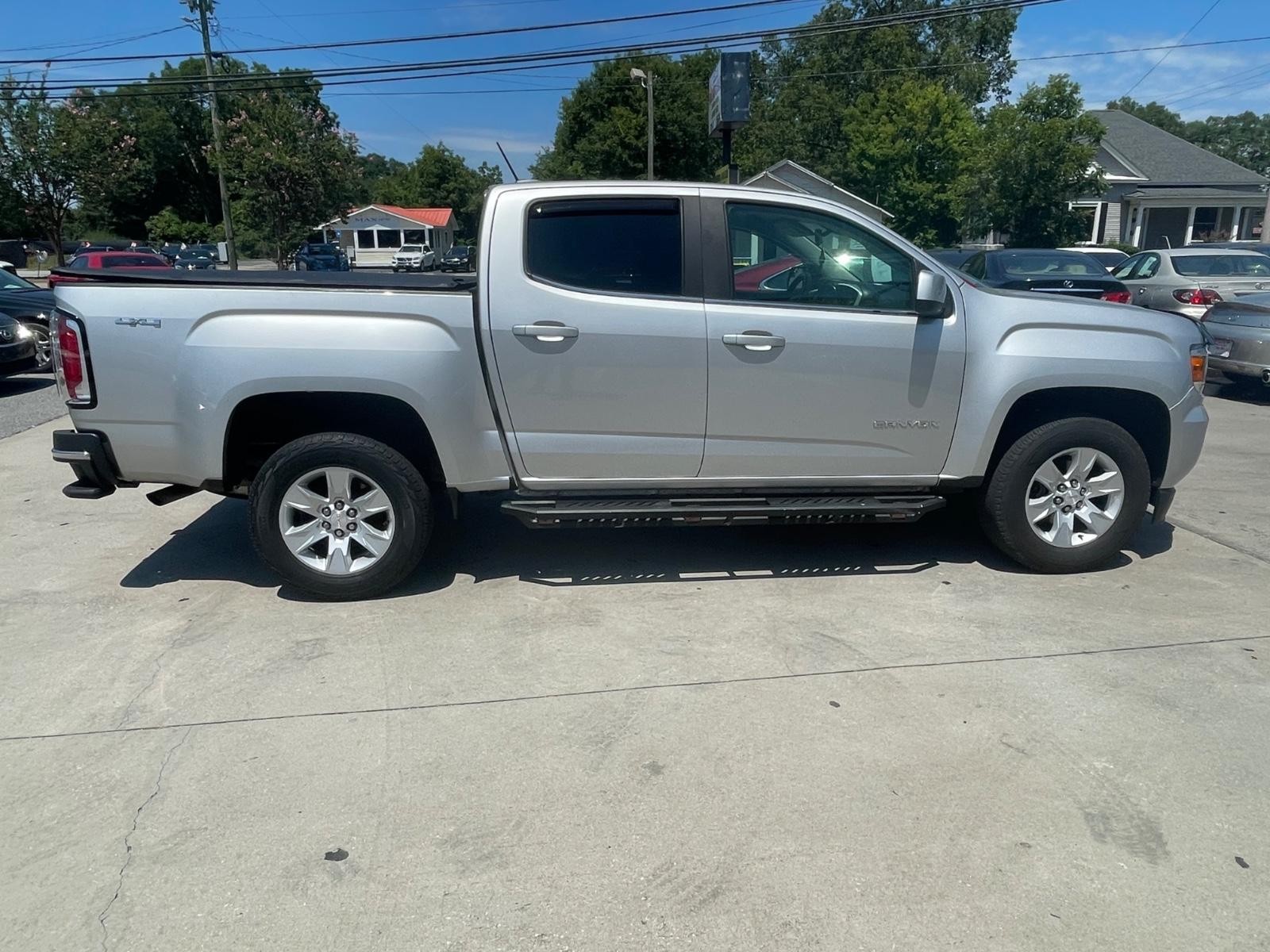 GMC Canyon Vehicle Full-screen Gallery Image 6