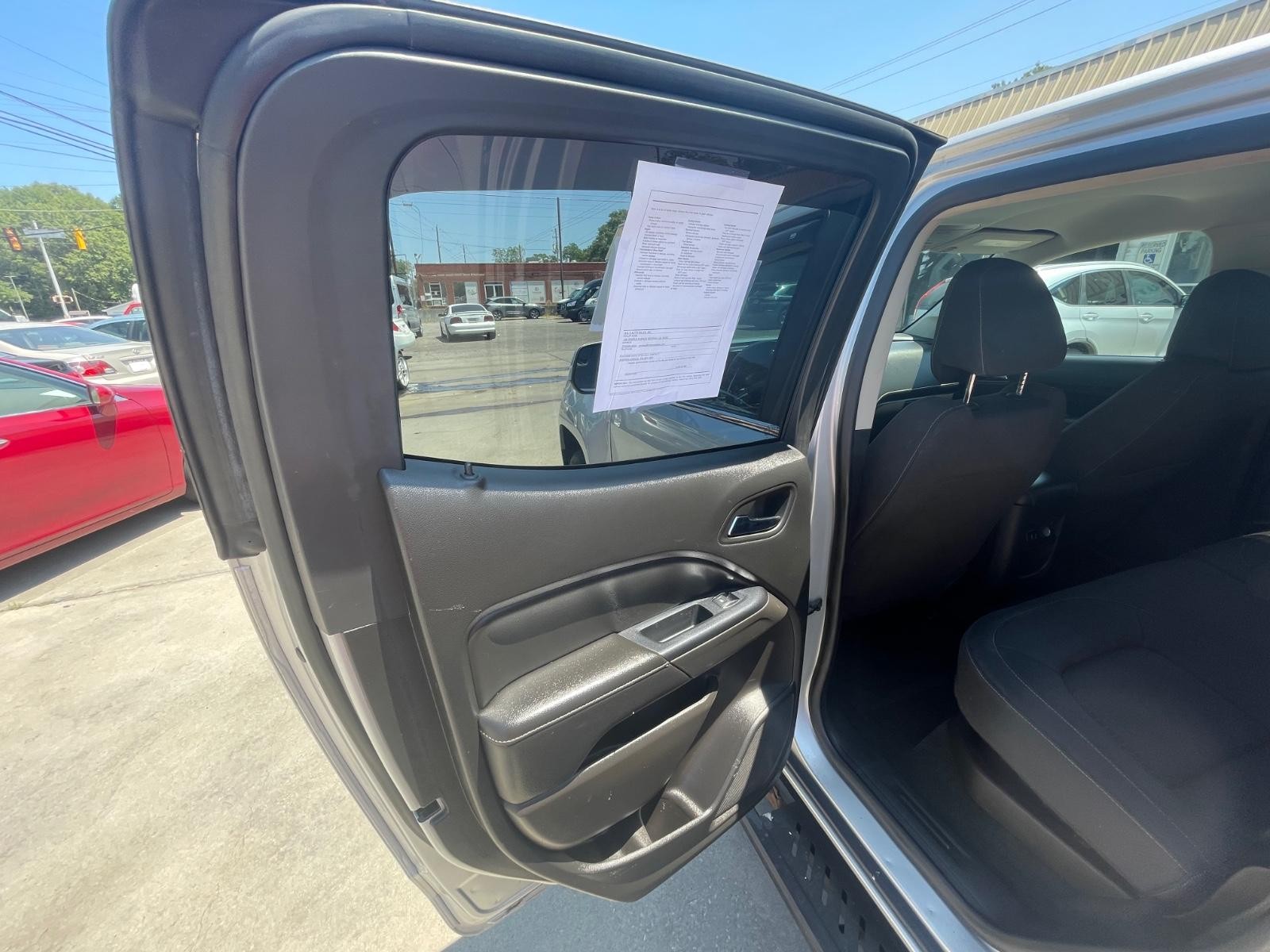 GMC Canyon Vehicle Full-screen Gallery Image 14