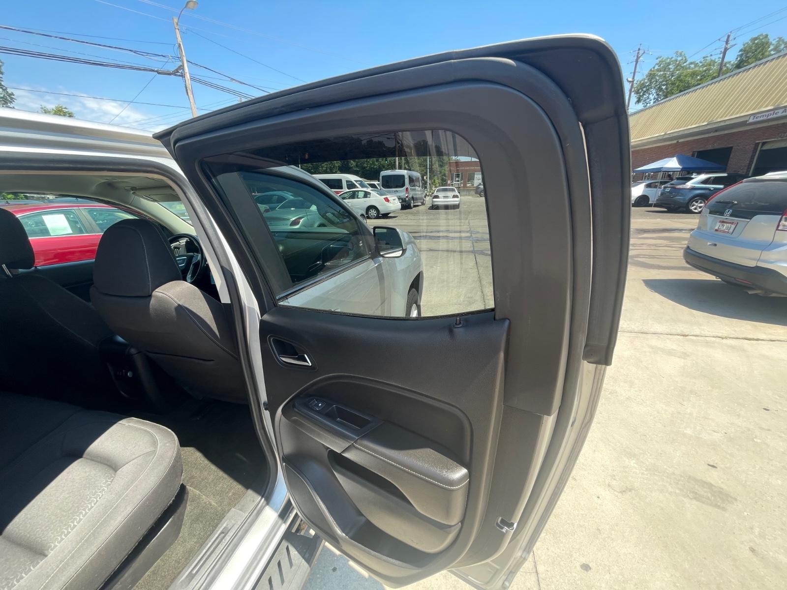 GMC Canyon Vehicle Full-screen Gallery Image 19