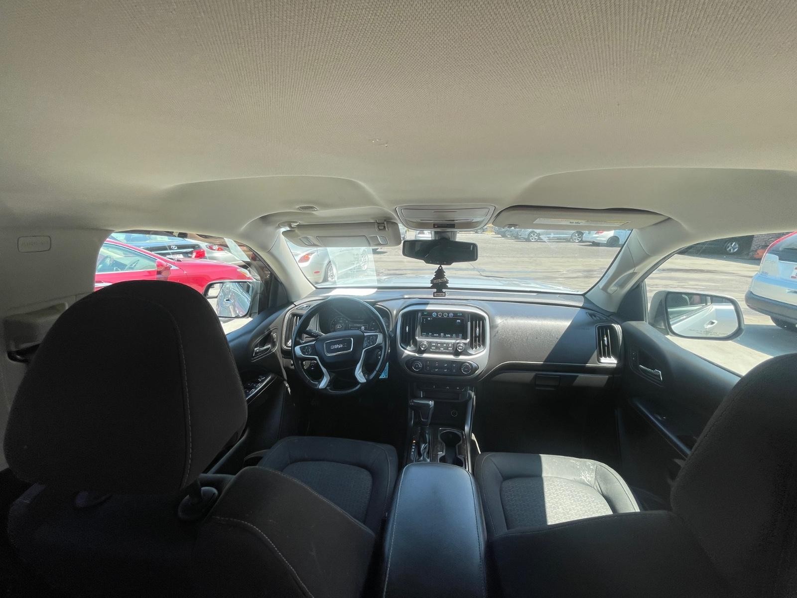 GMC Canyon Vehicle Full-screen Gallery Image 21