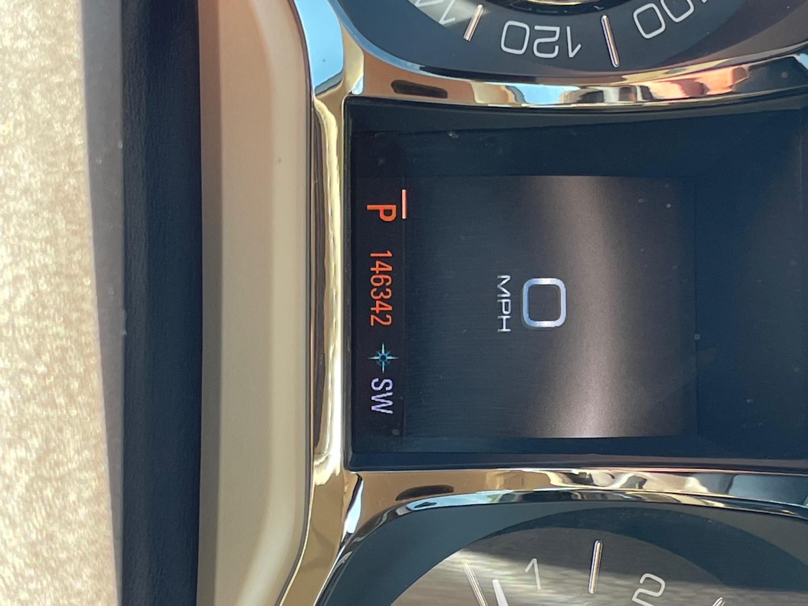 GMC Canyon Vehicle Full-screen Gallery Image 22