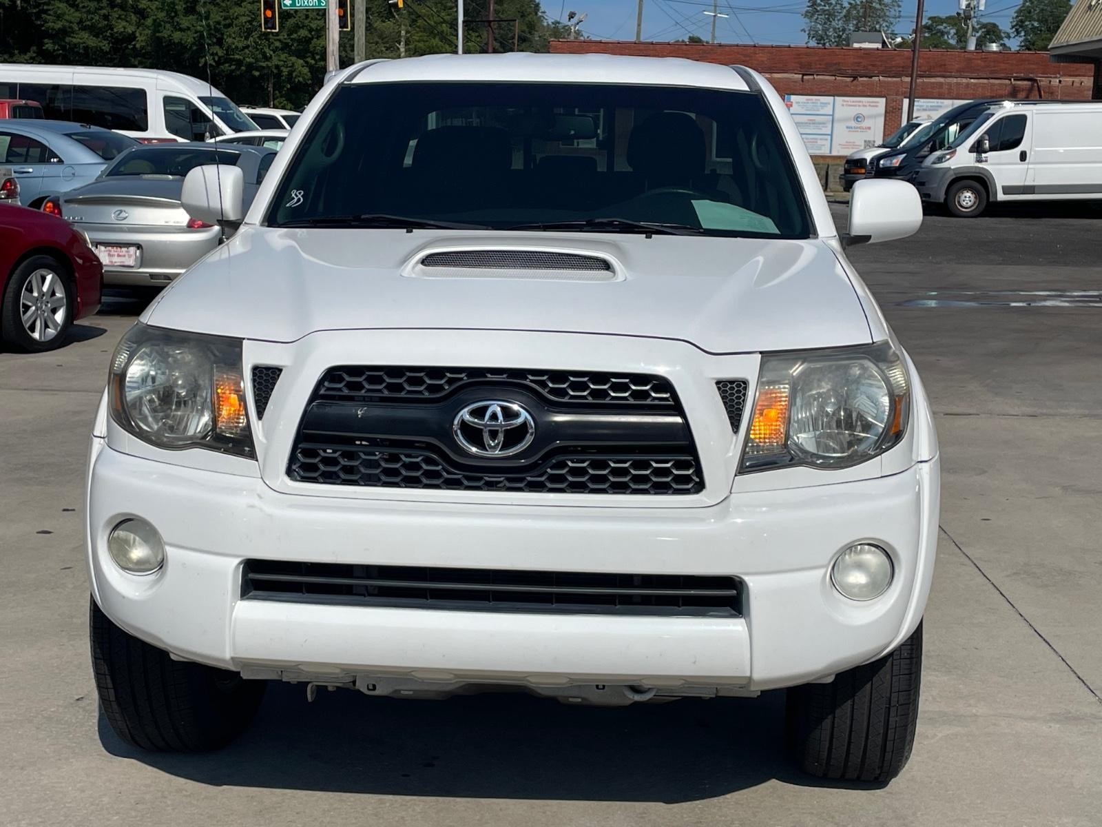 2011 Toyota Tacoma photo 2