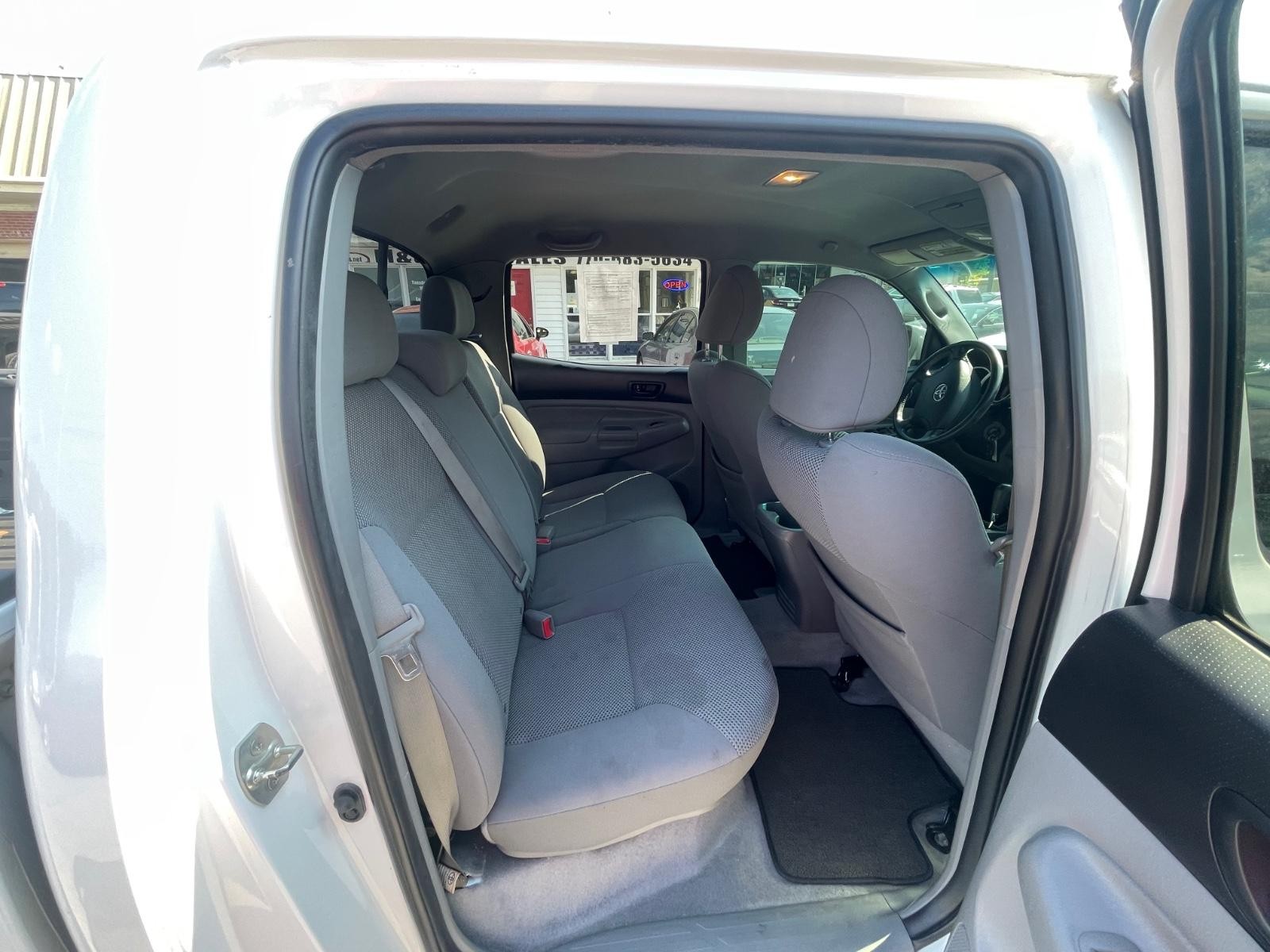 2011 Toyota Tacoma photo 11