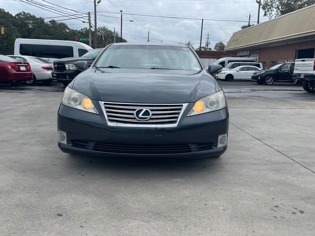 Lexus ES 350 Vehicle Full-screen Gallery Image 2