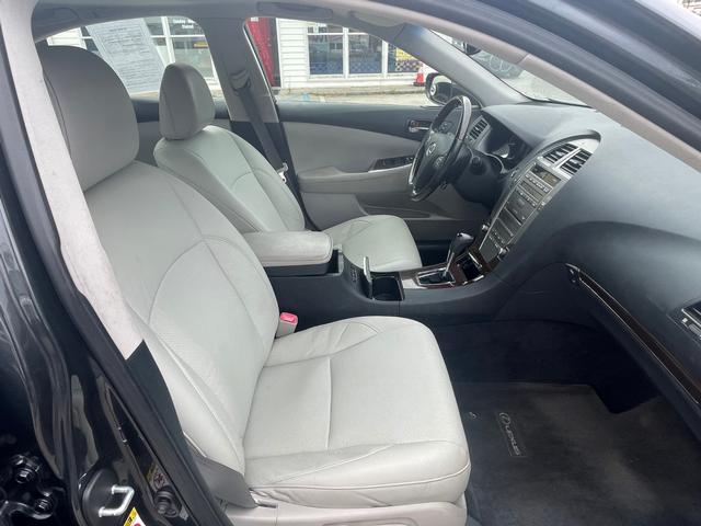 Lexus ES 350 Vehicle Full-screen Gallery Image 8