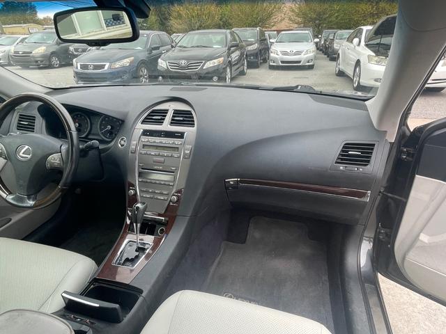 Lexus ES 350 Vehicle Full-screen Gallery Image 9