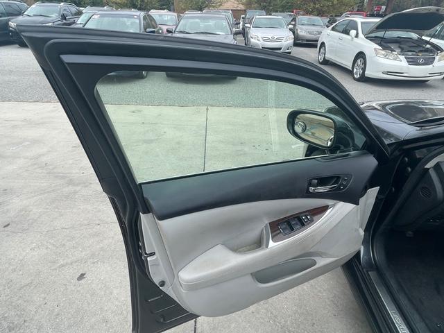 Lexus ES 350 Vehicle Full-screen Gallery Image 15