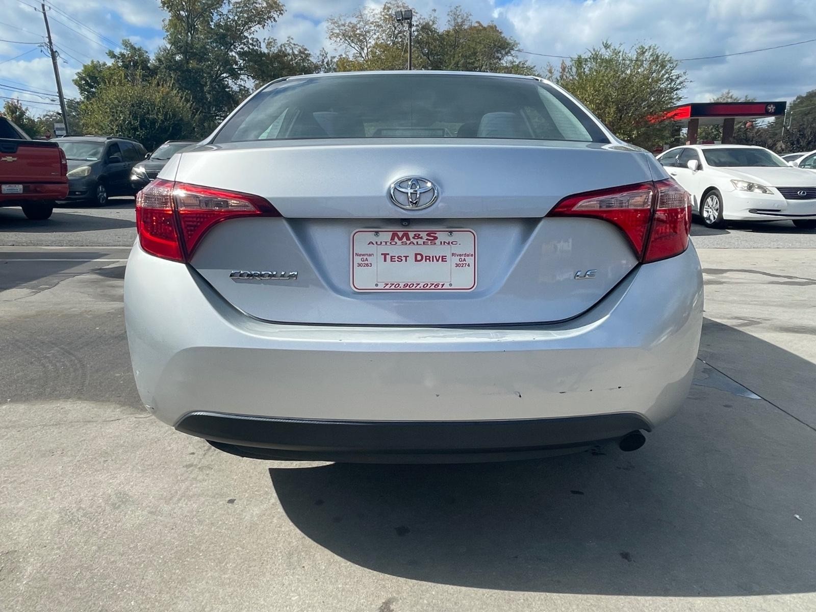 Toyota Corolla Vehicle Full-screen Gallery Image 3