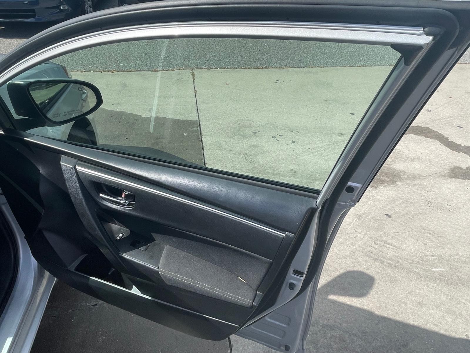 Toyota Corolla Vehicle Full-screen Gallery Image 5