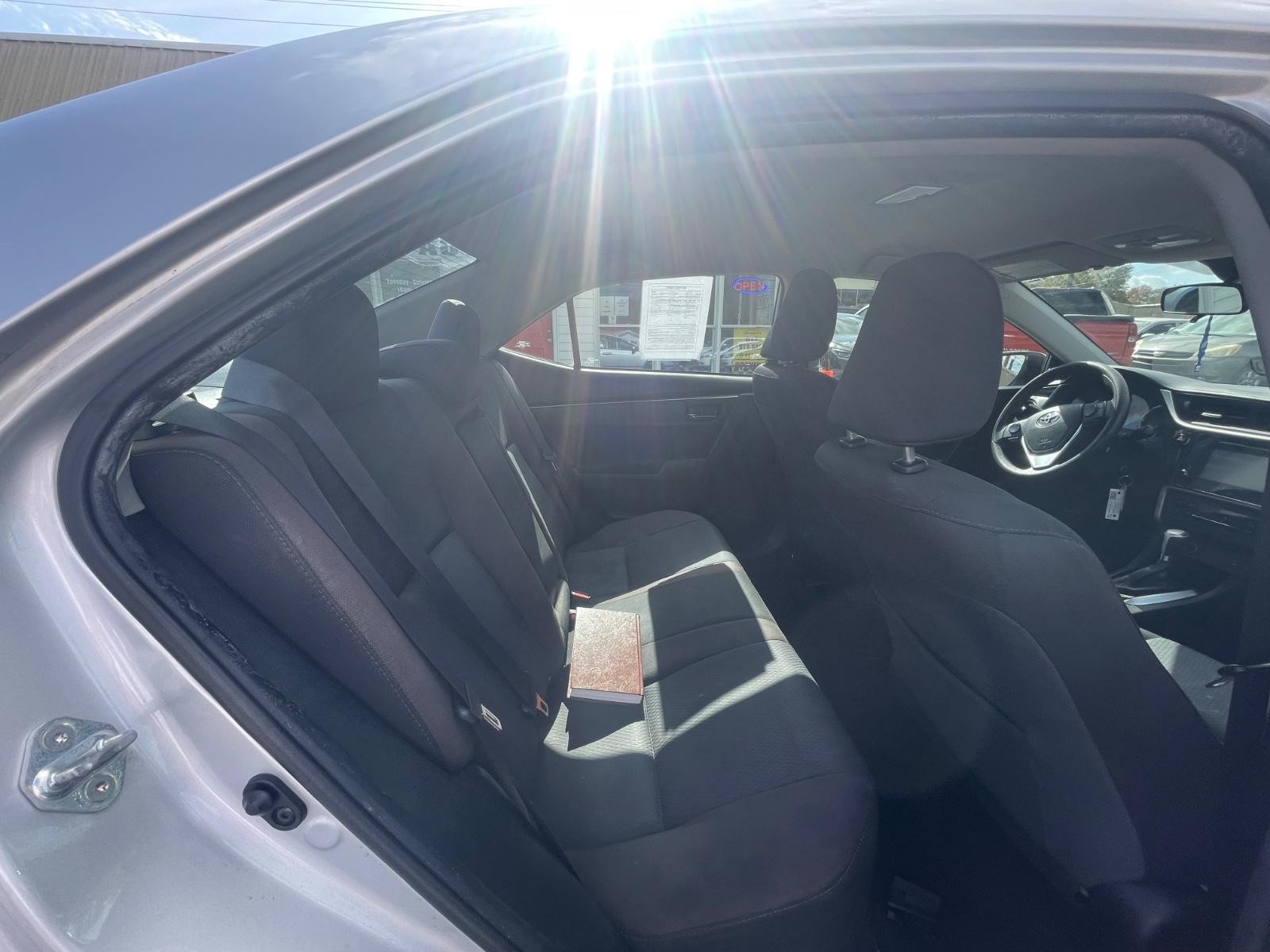 Toyota Corolla Vehicle Full-screen Gallery Image 9