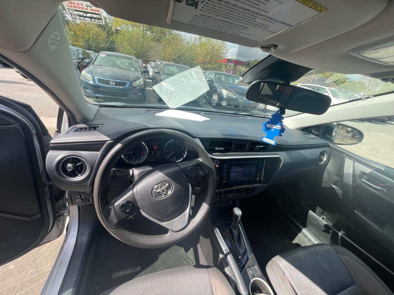 Toyota Corolla Vehicle Full-screen Gallery Image 14