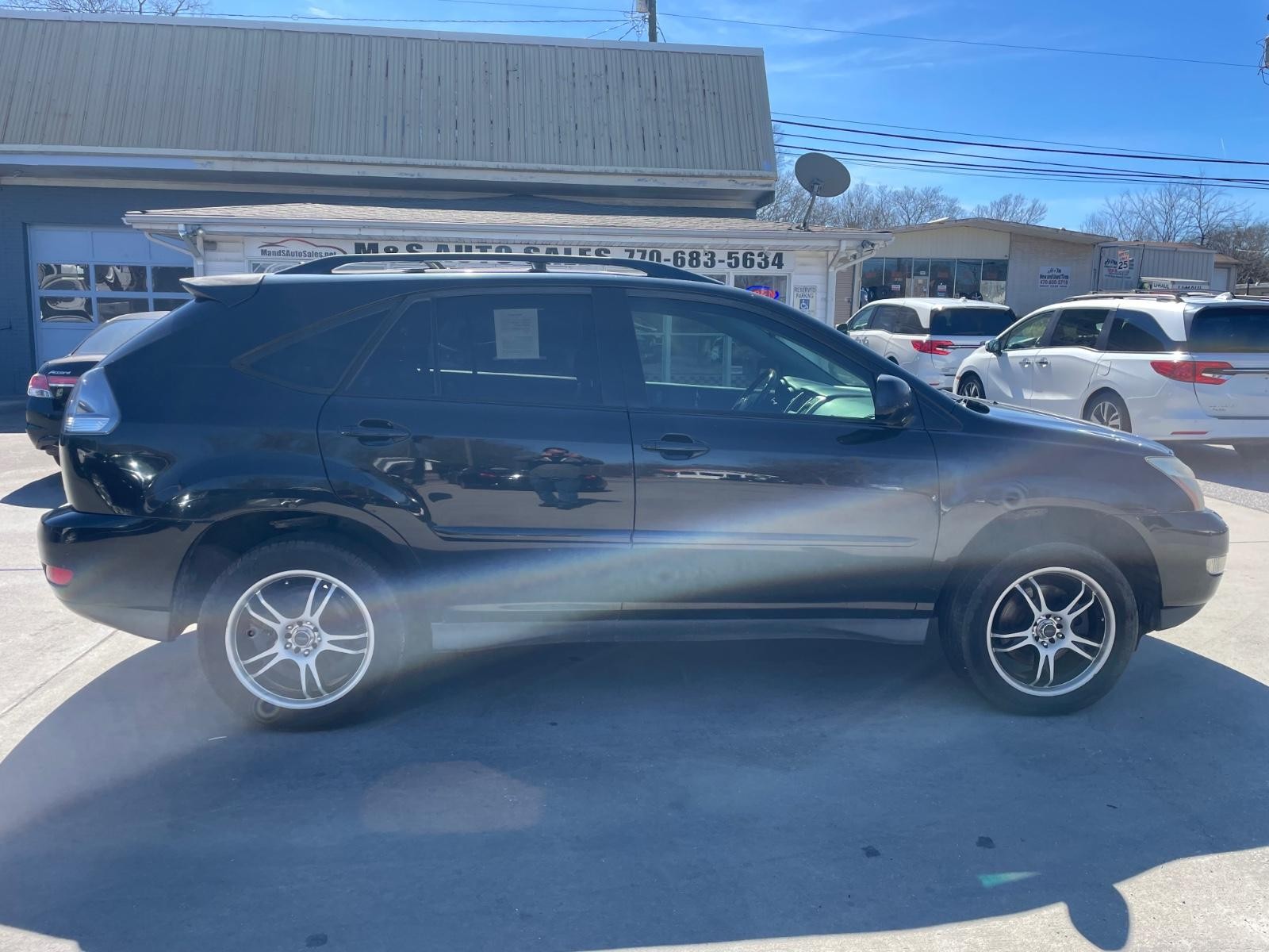 Lexus RX 330 Vehicle Full-screen Gallery Image 5