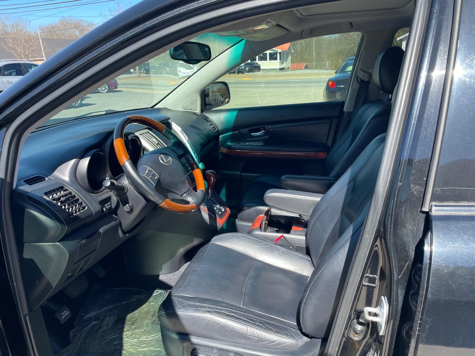 Lexus RX 330 Vehicle Full-screen Gallery Image 6