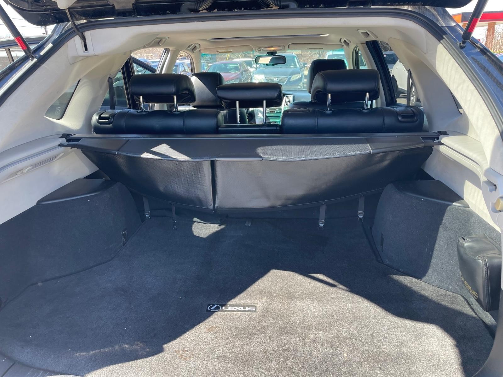 Lexus RX 330 Vehicle Full-screen Gallery Image 12