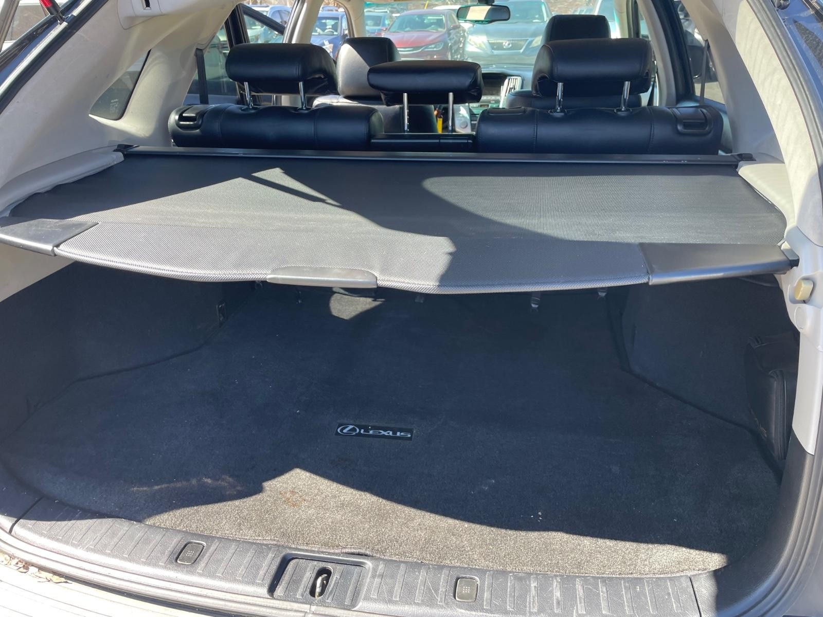 Lexus RX 330 Vehicle Full-screen Gallery Image 13