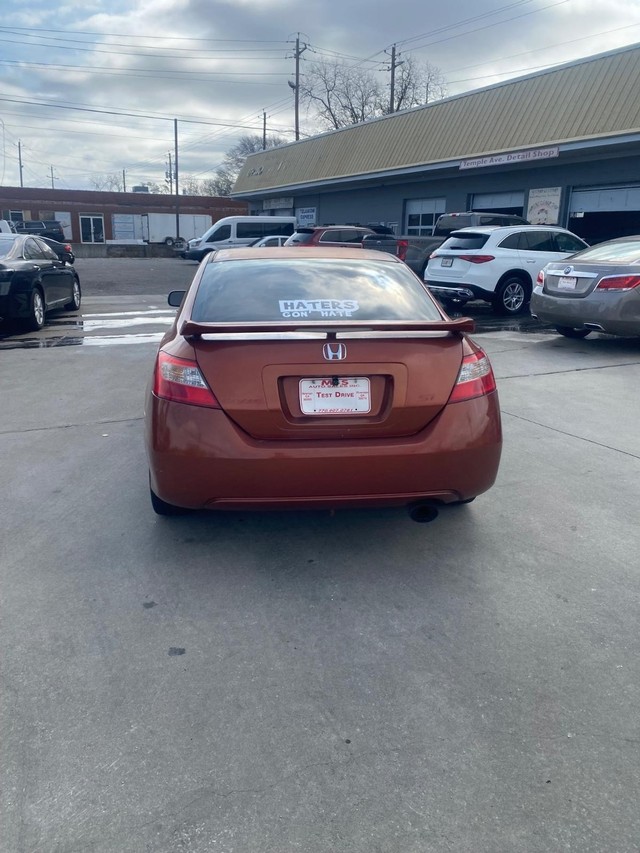 Honda Civic Coupe Vehicle Full-screen Gallery Image 3