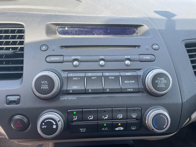 Honda Civic Sedan Vehicle Full-screen Gallery Image 8