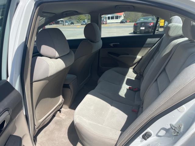 Honda Civic Sedan Vehicle Full-screen Gallery Image 9