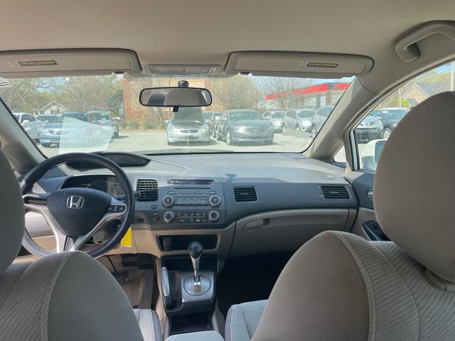 Honda Civic Sedan Vehicle Full-screen Gallery Image 10