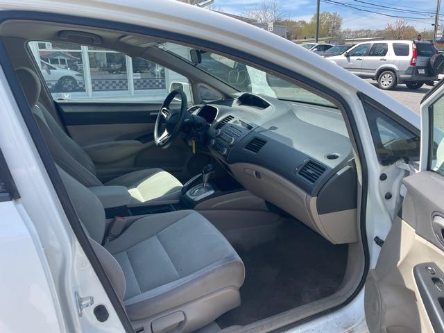 Honda Civic Sedan Vehicle Full-screen Gallery Image 12