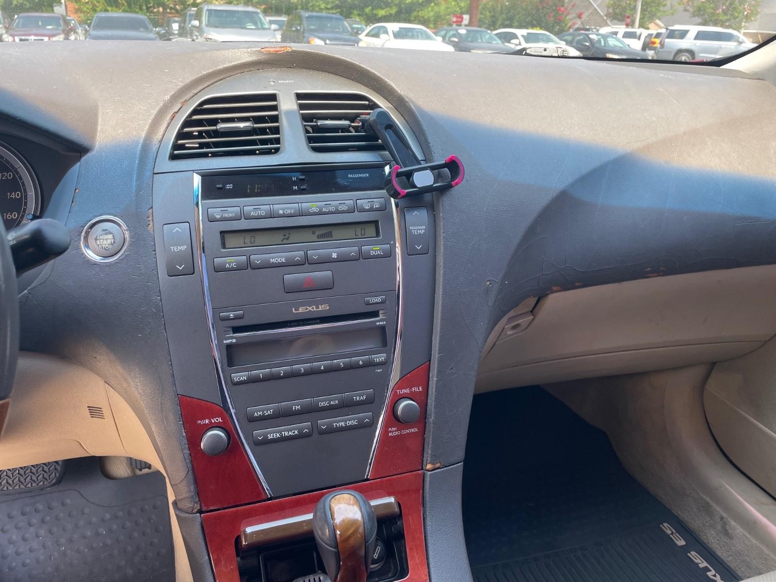 Lexus ES 350 Vehicle Full-screen Gallery Image 8