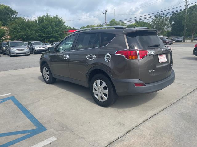 2015 Toyota RAV4 LE photo 4