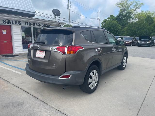 2015 Toyota RAV4 LE photo 6