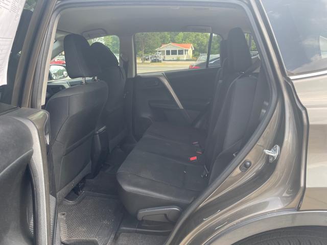 2015 Toyota RAV4 LE photo 8